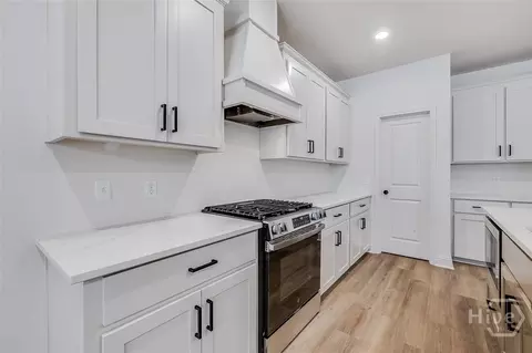 Kitchen - 15 Lakeview Dr, Guyton, GA 31312 photo 4 of 6