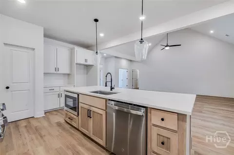 Kitchen - 15 Lakeview Dr, Guyton, GA 31312 photo 5 of 6