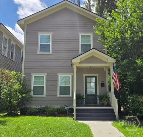 919 E Waldburg St, Savannah, GA 31401