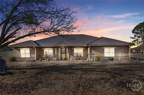 1897 Stonehenge Dr, Hinesville, GA 31313