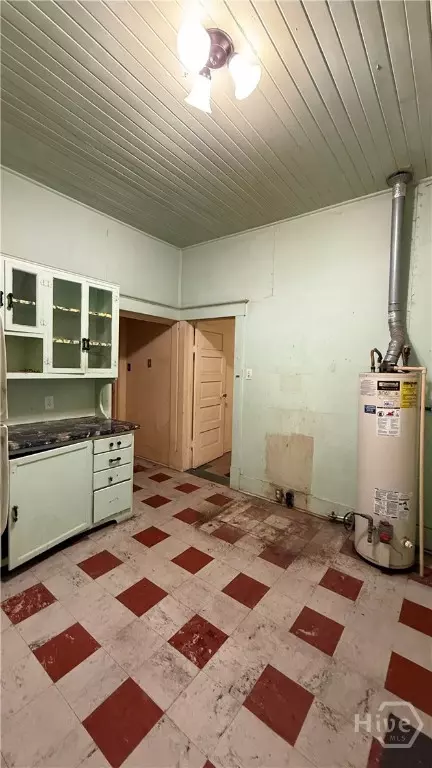Kitchen - 3313 Gragg St, Thunderbolt, GA 31404 photo 4 of 5
