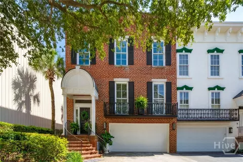 42 Chaucer St, Savannah, GA 31410