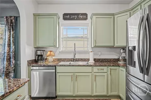 Kitchen - 142 Willow Pt, Savannah, GA 31407 photo 3 of 4
