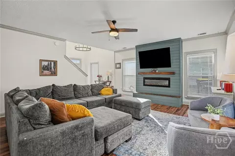 Living - 142 Willow Pt, Savannah, GA 31407 photo 2 of 5