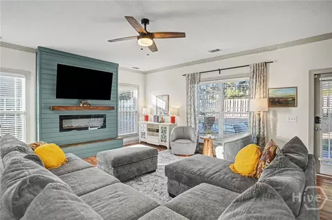 Living - 142 Willow Pt, Savannah, GA 31407 photo 4 of 5