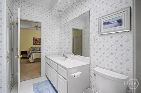 Bath - 4 Odingsell Ln, Savannah, GA 31411 photo 5 of 6