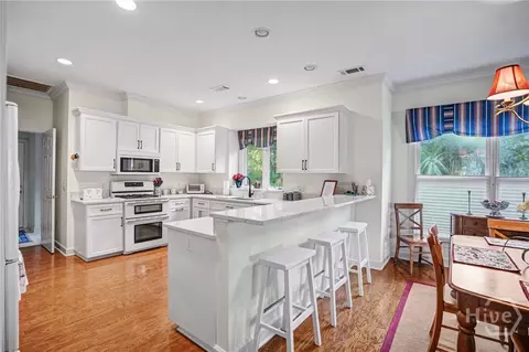 Kitchen - 4 Odingsell Ln, Savannah, GA 31411 photo 2 of 4