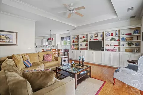 Living - 4 Odingsell Ln, Savannah, GA 31411 photo 4 of 5