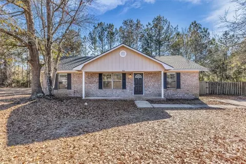 166 W Kenny Dr, Hinesville, GA 31313