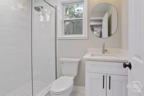 Bath - 3206 Whatley Ave, Thunderbolt, GA 31404 photo 1 of 10