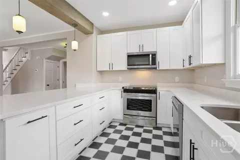 Kitchen - 3206 Whatley Ave, Thunderbolt, GA 31404 photo 5 of 6