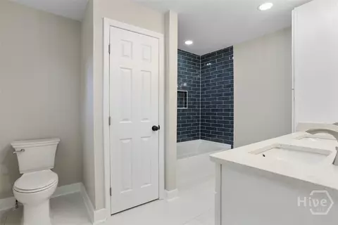 Bath - 3206 Whatley Ave, Thunderbolt, GA 31404 photo 2 of 10