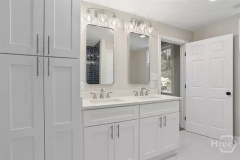 Bath - 3206 Whatley Ave, Thunderbolt, GA 31404 photo 6 of 10