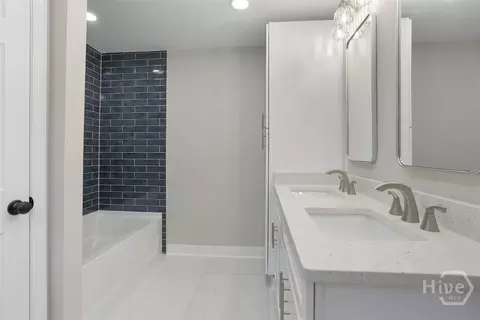 Bath - 3206 Whatley Ave, Thunderbolt, GA 31404 photo 3 of 10