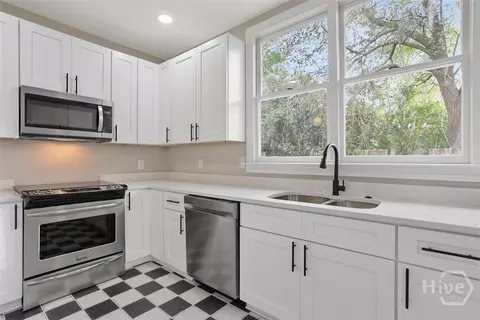 Kitchen - 3206 Whatley Ave, Thunderbolt, GA 31404 photo 6 of 6