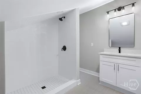 Bath - 3206 Whatley Ave, Thunderbolt, GA 31404 photo 10 of 10