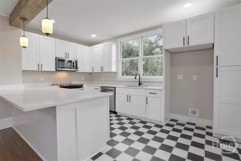 Kitchen - 3206 Whatley Ave, Thunderbolt, GA 31404 photo 4 of 6