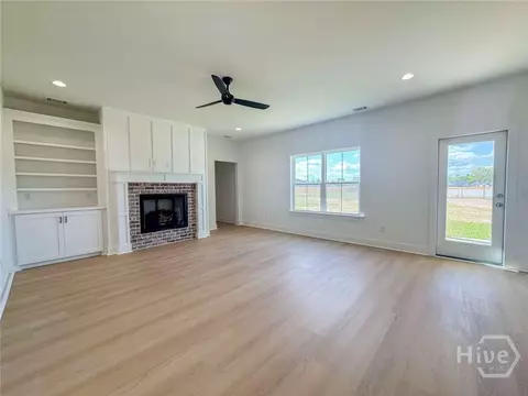 Living - 151 Cottage Loop, Midway, GA 31320 photo 2 of 4