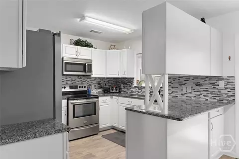 Kitchen - 475 Shadowbrook Cir, Springfield, GA 31329 photo 2 of 5