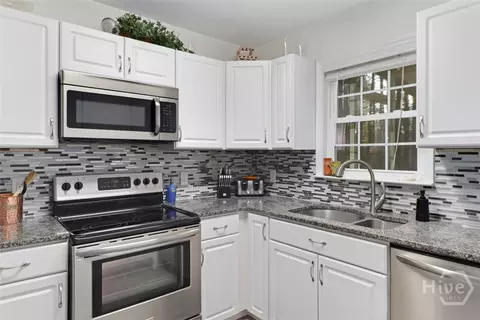 Kitchen - 475 Shadowbrook Cir, Springfield, GA 31329 photo 3 of 5