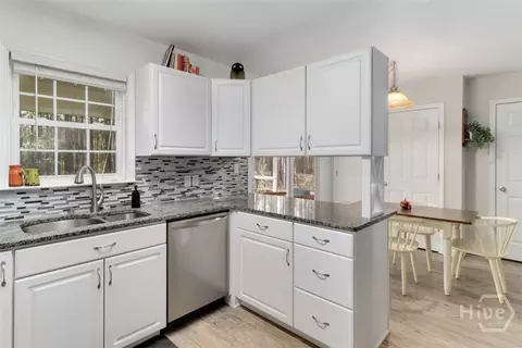 Kitchen - 475 Shadowbrook Cir, Springfield, GA 31329 photo 4 of 5