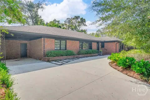 301 Lafayette Cir, Savannah, GA 31405