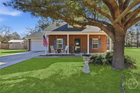 430 Creekside Cir, Ellabell, GA 31308