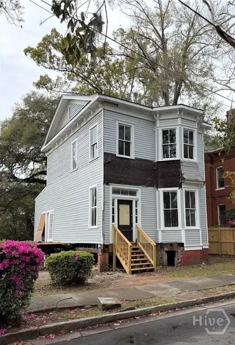217 E 38th St, Savannah, GA 31401