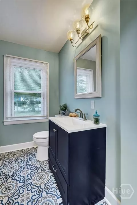 Bath - 2044 E 60th St, Savannah, GA 31404 photo 3 of 3