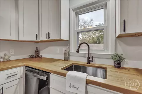 Kitchen - 2044 E 60th St, Savannah, GA 31404 photo 3 of 4