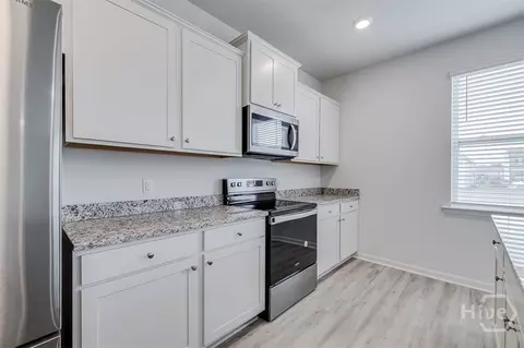 Kitchen - 105 Windrush Pines Pnes, Pooler, GA 31322 photo 4 of 5