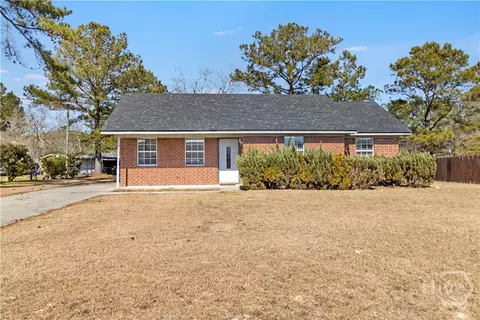 70 E Kenny Dr, Hinesville, GA 31313