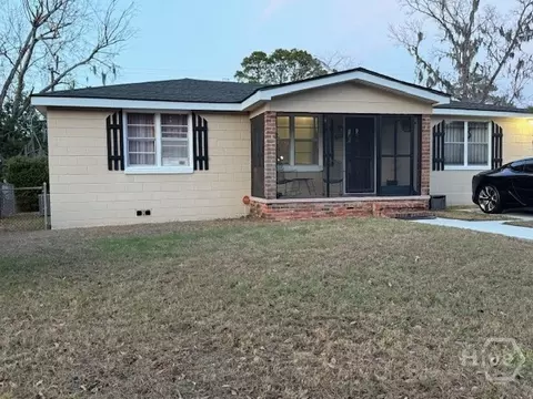 704 W 60th St, Savannah, GA 31405