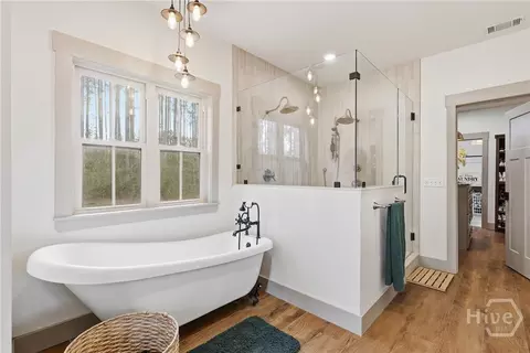 Bath - 3583 Blue Jay Rd, Guyton, GA 31312 photo 1 of 5