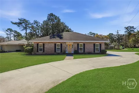 201 Groveland Cir, Savannah, GA 31405