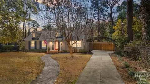 31 E 66th St, Savannah, GA 31405