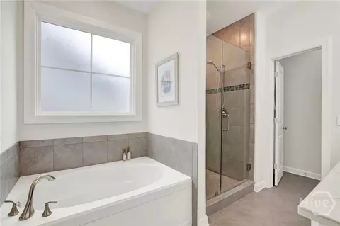 Bath - 105 Oakdene Rd, Pooler, GA 31322 photo 2 of 4