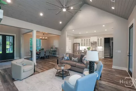 Living - 1049 Mccall Rd, Springfield, GA 31329 photo 2 of 4