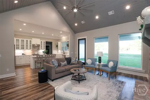 Living - 1049 Mccall Rd, Springfield, GA 31329 photo 1 of 4