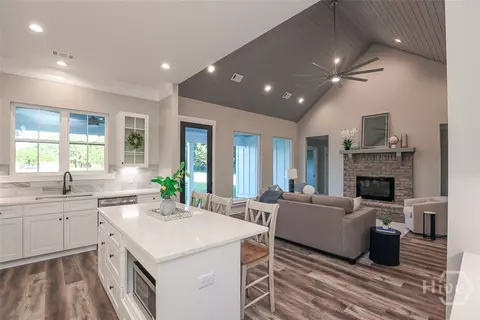 Kitchen - 1049 Mccall Rd, Springfield, GA 31329 photo 3 of 4