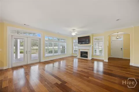 Living - 168 Kingfisher Cir, Pooler, GA 31322 photo 2 of 6