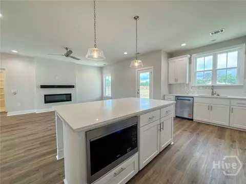 Kitchen - 362 Cottage Loop, Midway, GA 31320 photo 3 of 4
