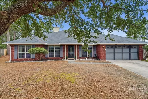 203 Barcalay Ln, Hinesville, GA 31313