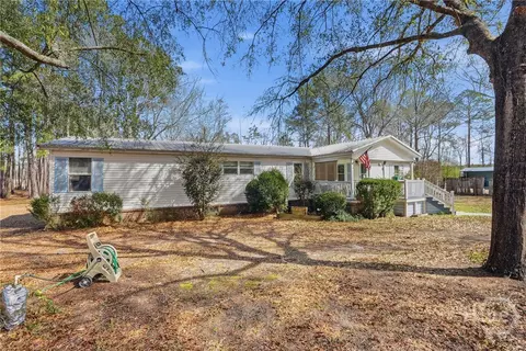124 Edgewater Dr, Bloomingdale, GA 31302