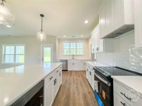 Kitchen - 648 Stone Ct, Midway, GA 31313 photo 2 of 5