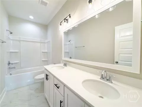 Bath - 648 Stone Ct, Midway, GA 31313 photo 3 of 3