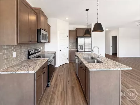 Kitchen - 467 Buckhead Loop SE, Allenhurst, GA 31301 photo 2 of 3