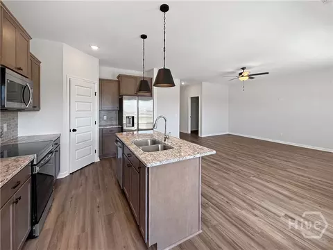 Kitchen - 467 Buckhead Loop SE, Allenhurst, GA 31301 photo 3 of 3