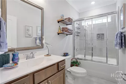 Bath - 256 Lakepointe Dr, Savannah, GA 31407 photo 3 of 3