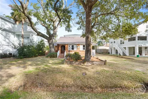 912 Jones Ave, Tybee Island, GA 31328